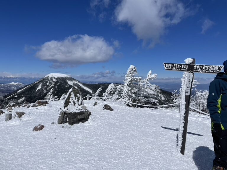 雪山を歩く