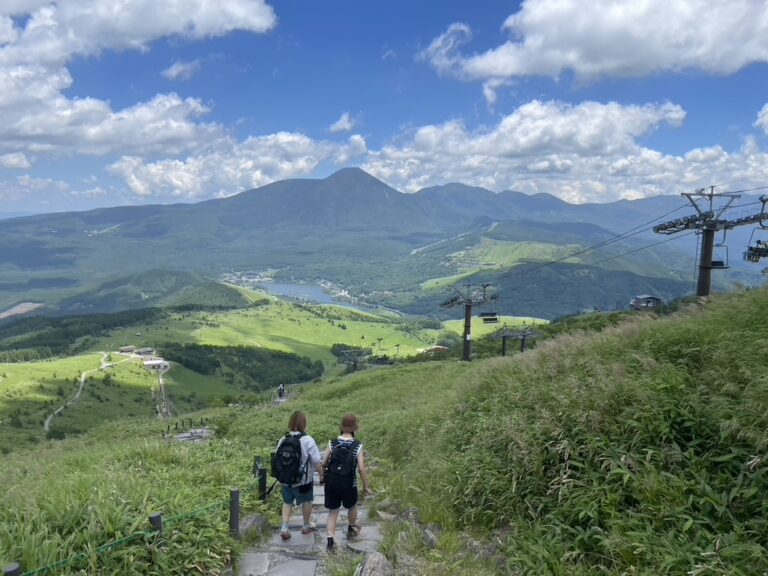 車山の山頂へ向かう道
