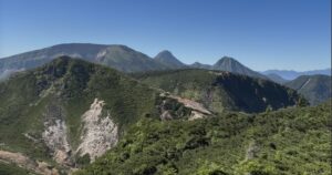 天狗岳からの展望。硫黄岳・赤岳・硫黄岳