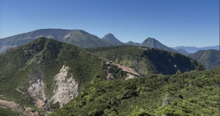 天狗岳からの展望。硫黄岳・赤岳