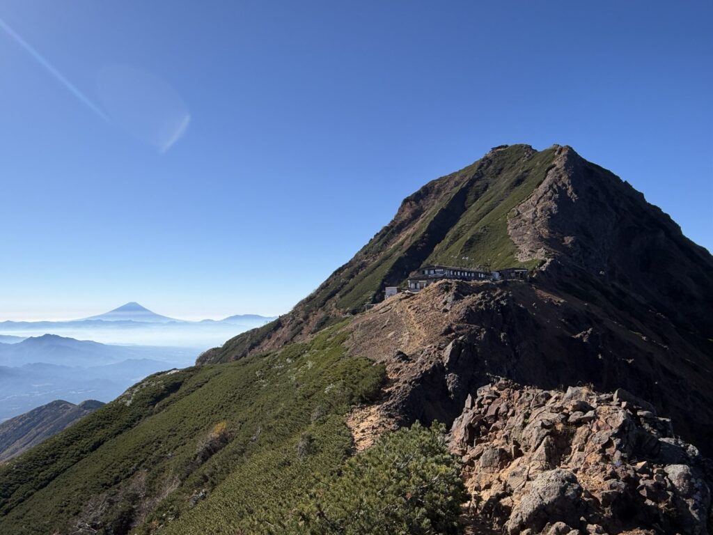 地蔵の頭から見た赤岳と富士山