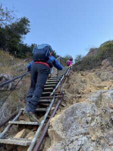地蔵尾根のハシゴ