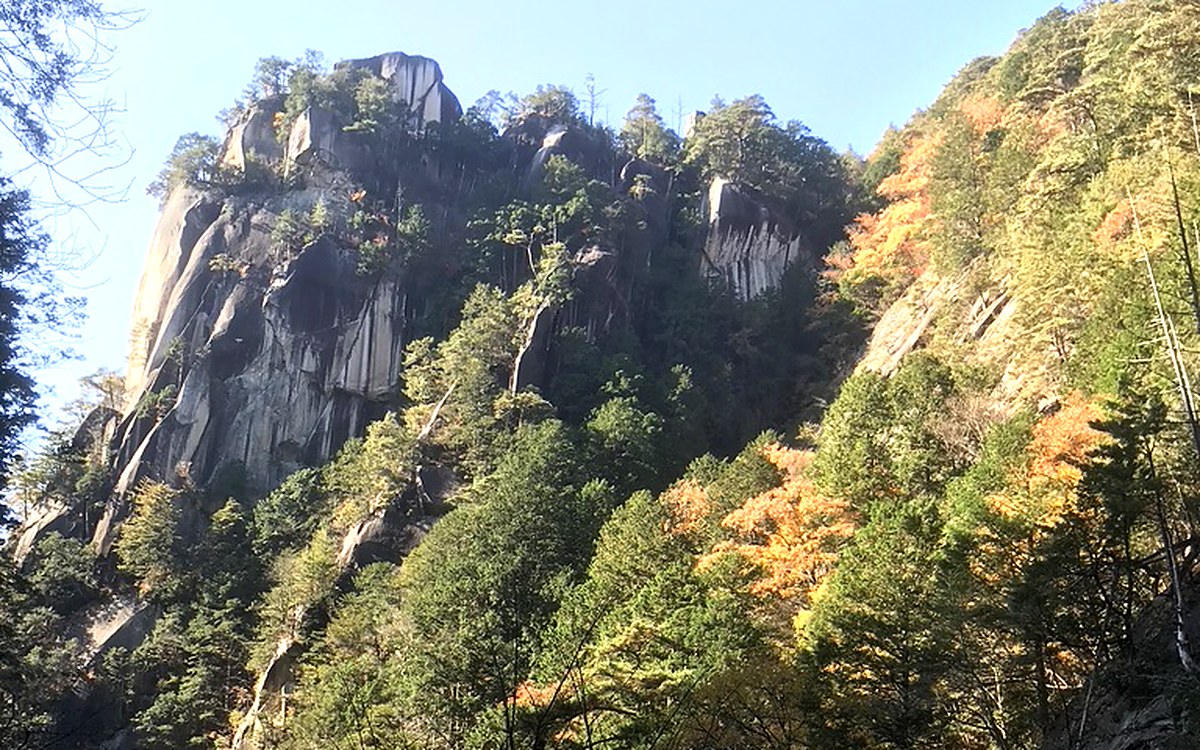 昇仙峡の覚円峰と紅葉